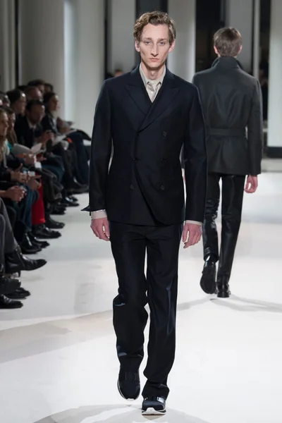 Look 17